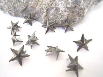 http://de.dawanda.com/product/48565970-10-Ziernieten-Niete-Stern-10mm?partnerid=de_GA2-PLA-C8&amp;gclid=COHXu5vniLkCFXMbtAodAEkAtQ