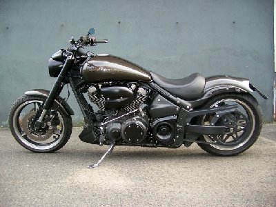 ... hier mal zum Vergleich der Fender auf meinem Bike mit originaler 6 x 17" Felge und 210er Reifen