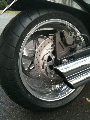 hinterrad hochglanzverdichtet, cover entfernt